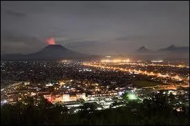 La ville de Goma est situ&eacute;e en Afrique. Elle a &eacute;t&eacute; construite sur les coul&eacute;es de lave du volcan Nyiragongo, et risquerait d'&ecirc;tre ensevelie sous la lave de ce m&ecirc;me volcan lors de sa prochaine &eacute;ruption... En quelle ann&eacute;e sa derni&egrave;re &eacute;ruption a-t-elle eu lieu ?