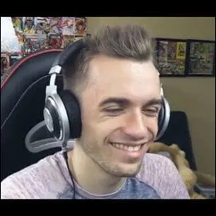 Étant enfant, il jouait beaucoup à :