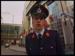 Quel humoriste disparu trop tôt s'est fait connaître en parodiant l'émission belge de prévention routière "Contact" ?