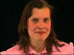 Elle a fait ses débuts avec Les Snuls. Elle a également fait partie de l'équipe du "Jeu des dictionnaires" et de "La Télé infernale". Quelle comédienne et humoriste était mariée avec le chanteur Marka ?