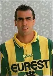 Capitaine de l'équipe championne en 1995, également un milieu défensif très rugueux ; c'est ...