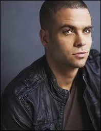 Il Joue le rôle de Noah Puckerman.