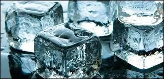 L'eau froide gèle plus vite que de l'eau chaude.