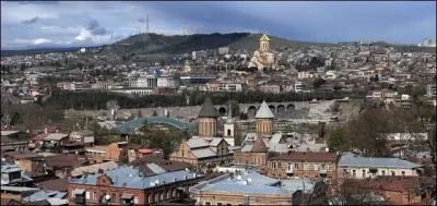 Entre mer Noire et mer Caspienne, la ville de Tbilissi est la capitale de...
