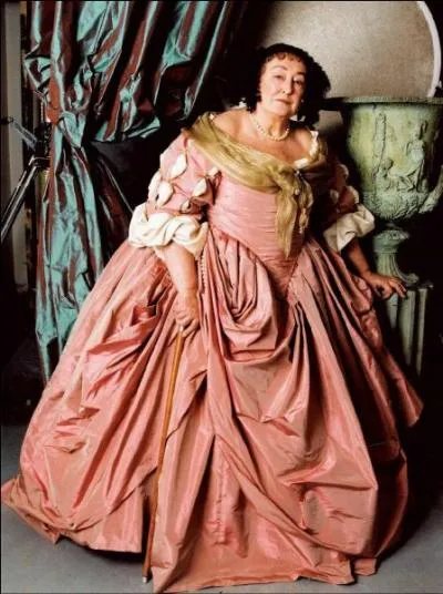 Neville a encore une fois, oublié le mot de passe de la salle commune de Gryffondor. Par chance, il trouve un papier sur lequel est inscrit EMMELFAETIOBTSEESSAPEDTOMEL, et il sait immédiatement ce qu'il doit dire à la Grosse Dame. Saurez-vous en faire autant ?