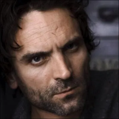 Ron se rend auprès de Harry, le visage pâle et les yeux humides. Inquiet, son ami lui demande ce qui le met dans cet état et Ron lui dit avoir vu Dolohov lancer un des sorts impardonnables à Parvati. Trop apeuré, il ne veut révéler à Harry lequel de ces sorts a été utilisé qu'avec cette suite de lettres : 
AIEMVNPADEUOALLKDODHRCUIAGS
De quel sort s'agit-il ?