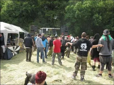 2.000 teufeurs ont participé à un "teknival revendicatif" le week-end dernier. Dans quelle commune s'est-il tenu ?