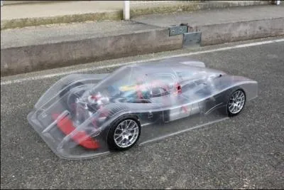 "Oh ! les longues nuits de faction à la porte des ministères, la vieille guérite où la pluie entre, les pieds qui ont froid". Que reproduit "guérite" ?