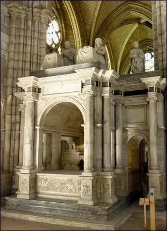 Historiquement parlant, qui est célébré par un mausolée ?