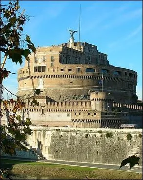 Parmi les mausolées suivants, lequel se trouve à Rome ?