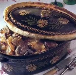 Je suis un plat traditionnel alsacien à base de buf, d'agneau et de porc. On me fait mijoter dans du vin blanc avec des carottes, des poireaux, des pommes de terre, des oignons et des épices avant de me mettre au four.