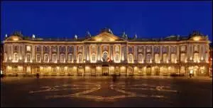 Quelle ville française est surnommée la "ville rose" ?