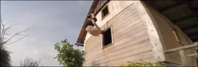 Lorsqu'un coureur 'passe par la fenêtre', que lui arrive-t-il ?