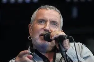 Dans « N'appartiens jamais à personne », comment est cette fleur cependant comparée à un bijou fragile ?