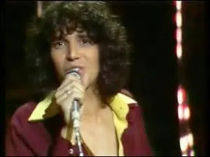 Dans quelle chanson trouve-t-on ces paroles : « Marie si belle, Marie vaisselle Marie chandelle. » ?