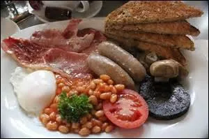 Vous avez oublié et vous faites répéter votre formateur.
 Quel nom porte le petit déjeuner anglais complet ?