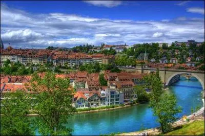 Quelle rivière arrose Berne, la capitale suisse ?