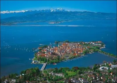 Quel lac suisse est appelé "Bodensee" en Allemand ?