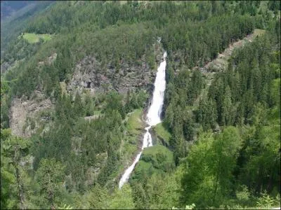 Voici la chute d'eau de Stuiben. Dans quelle vallée tyrolienne pourrez-vous l'admirer ?