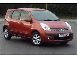 Pouvez-vous me donner le nom de cette voiture ?