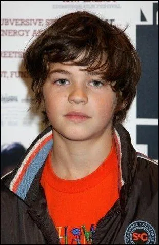 Cet enfant (Hero Fiennes-Tiffin) interprète un rôle mais lequel ?