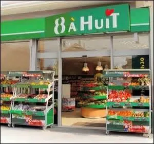 À quel groupe français de la grande distribution les supérettes "8 à Huit" appartiennent-elles ?