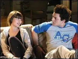 Comment Adam surnomme-t-il sa sur ?