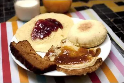 Le petit déjeuner marocain est composé de différents pains. Dessus, vous pourrez trouver du beurre, de la confiture, du fromage ou une sauce appelée :