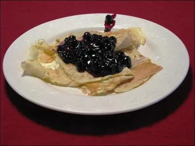 Ce que vous voyez ci-contre est un petit déjeuner traditionnel en Suède. Qu'y a-t-il sous la confiture ?