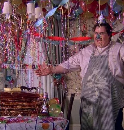 Dans quel film John Candy prépare-t-il des crêpes géantes pour un Macauley Culkin ravi ?