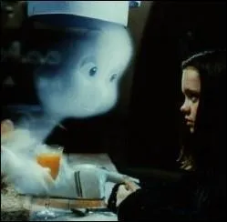Pour quelle petite fille Casper, le gentil fantôme, prépare-t-il le petit déjeuner dans le film de 1995 ?