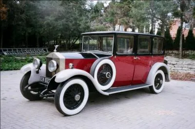 Surprise ! Retour en arri&egrave;re ! Quel est ce mod&egrave;le ancien de chez Rolls Royce ?