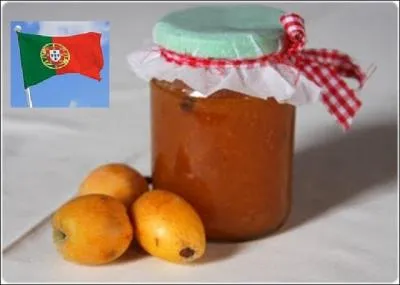 Dans quel pays raffole-t-on de confitures faites avec les nèfles du Japon dont les arbustes sont luxuriants ?