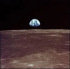 La Lune est plus grosse que la Terre.