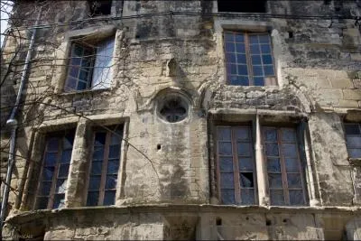 Quelle est cette vieille maison de Romans-sur-Isère dans la Drôme qui mériterait une mise en valeur ?