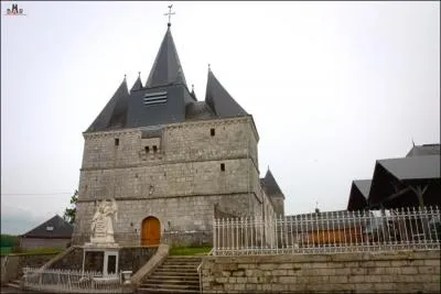 Dans quel département de notre beau pays verrez-vous l'impressionnante église fortifiée de Liart ?