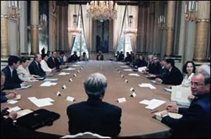 Quand a eu lieu le premier conseil des ministres de la troisième cohabitation ?