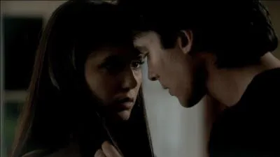 Dans quelle saison Damon dit-il pour la première fois à Elena qu'il l'aime ?
