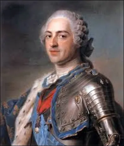 Louis XV, dit le Bien-Aimé, naquit 5 années avant le décès de son charismatique bisaïeul, le grand Louis XIV, en :
