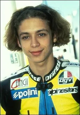 En quelle année remporte-t-il son tout premier titre ? (toutes catégories)