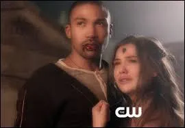 Un vampire l'a défendue lors d'un rituel, et "aidée" en la recueillant et en la cachant. Qui est-il ?