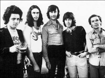 Ils vont réveiller en vous la nostalgie du Fish and Ships et des oeufs au bacon, accompagnés de la cup of tee, grâce à ce titre : Continue de courir !