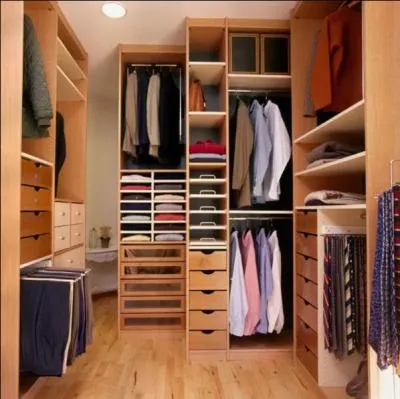 On y range ses vêtements :