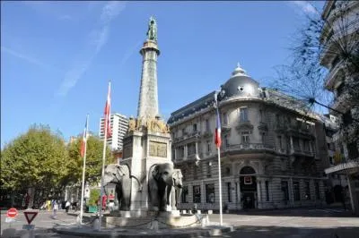 Le département de la Savoie ne touche pas celui :