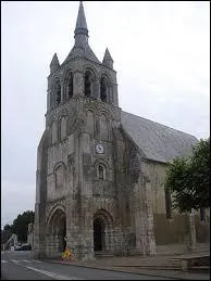Voici l'église Sainte-Solange, à Sainte-Solange. Commune du Centre-Val-de-Loire, elle se trouve dans le département ...