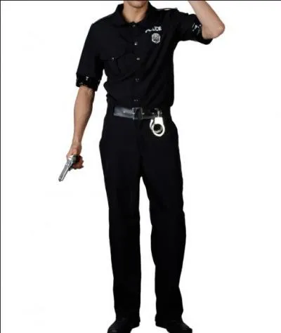 Et cette panoplie... À qui est-elle associée ?