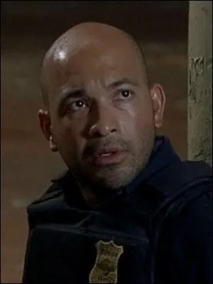 Ce policier réussit à émouvoir Sasha. Comment fait-il ?