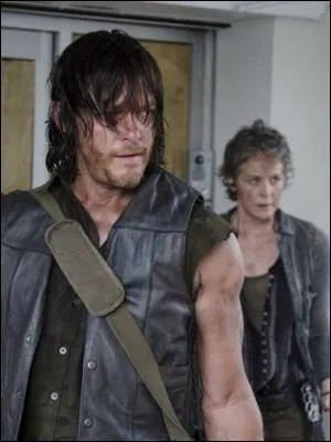 Pendant ce temps, Daryl et Carol sont à sa recherche. Pour la nuit, ils se réfugient dans un endroit que Carol connait bien. Lequel est-ce ?