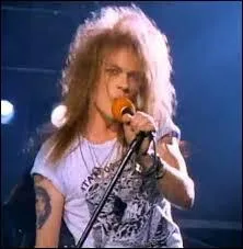 Il est à l'origine du mouvement grunge.