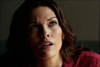 Comment s'appelle cette femme ?